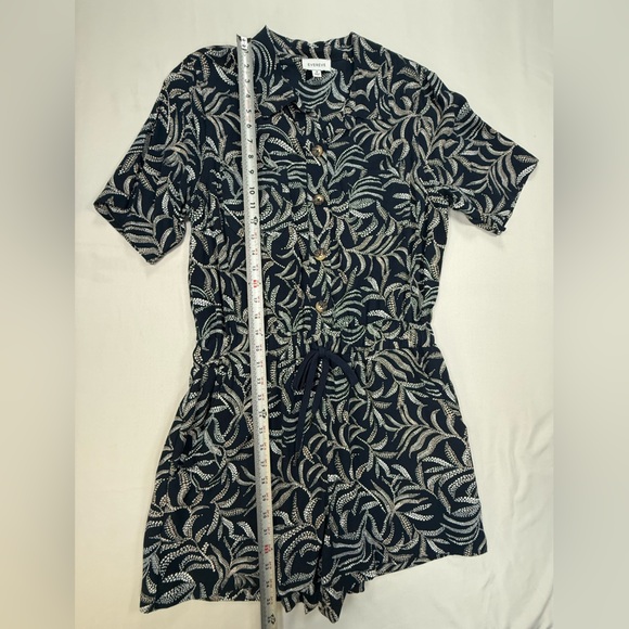 Evereve Navy Leaf-Print Short Sleeve Romper - Picture 10 of 14